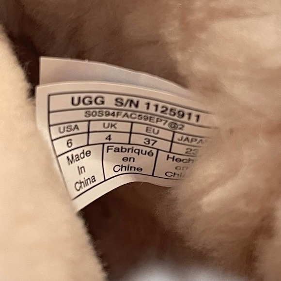 UGG Australia Women's Chestnut Classic Gem Lined Mini Boots Size 6 US - Picture 11 of 11